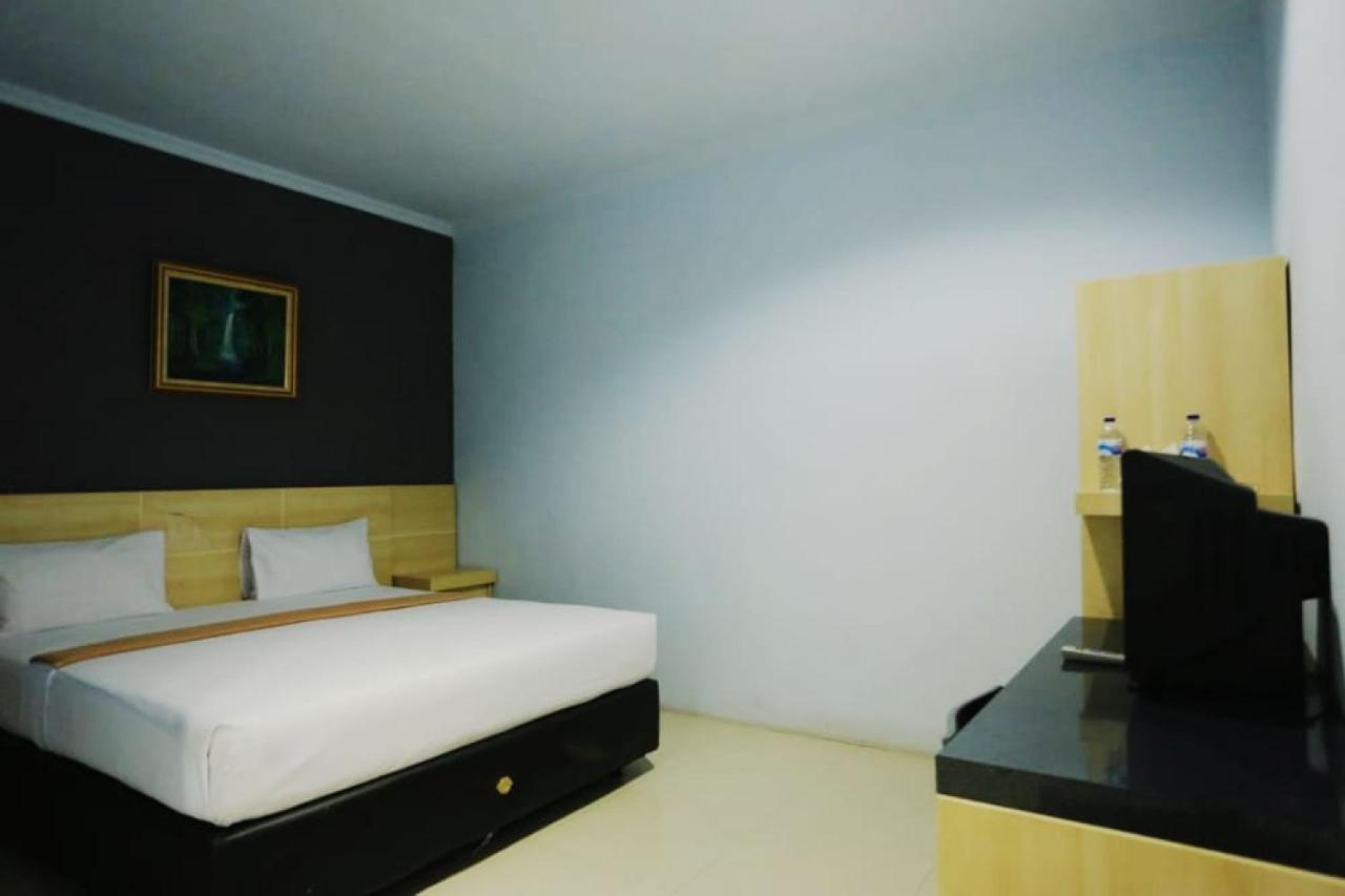 Urbanview Hotel Mulia Indah Palopo מראה חיצוני תמונה