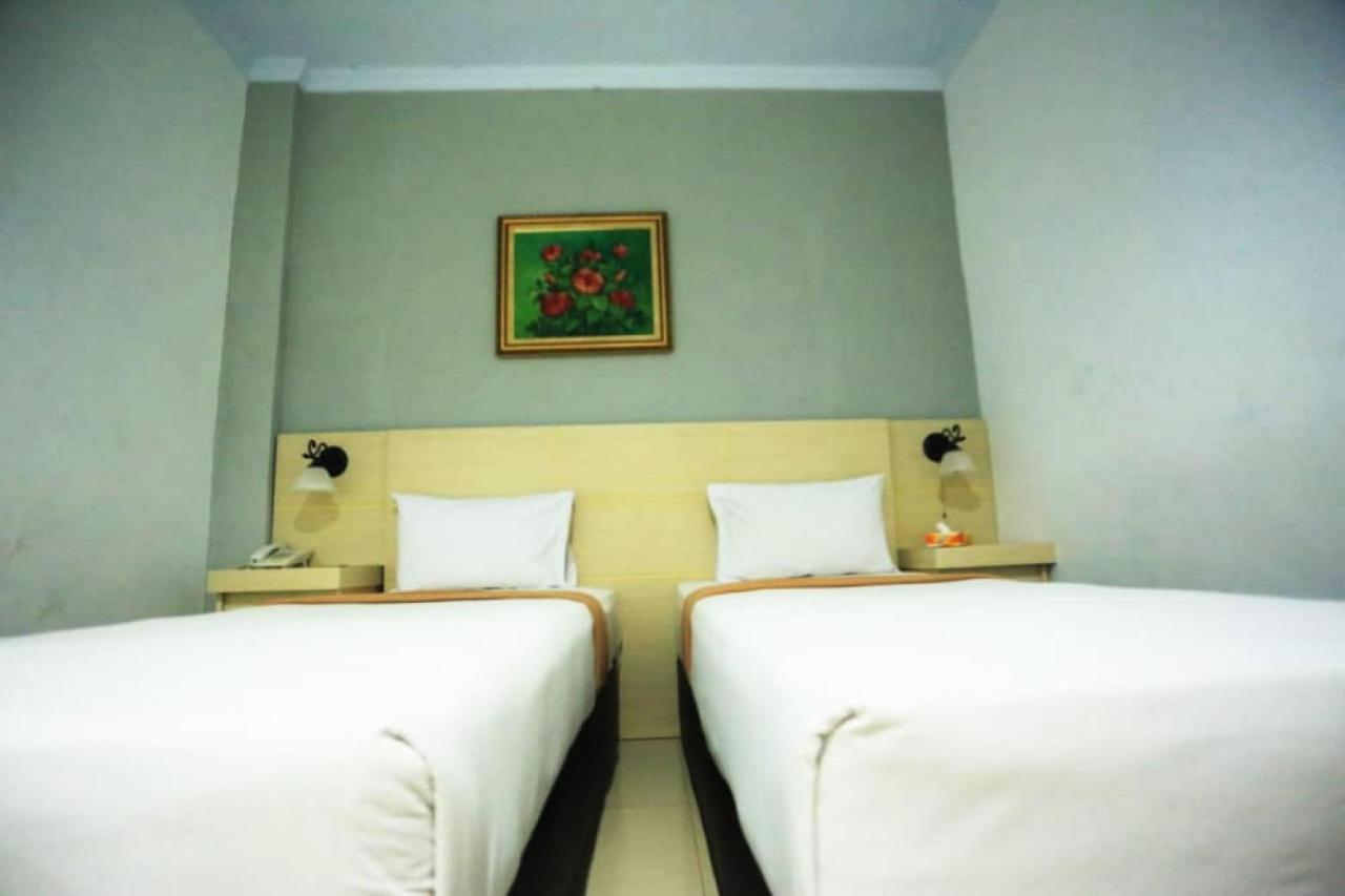 Urbanview Hotel Mulia Indah Palopo מראה חיצוני תמונה