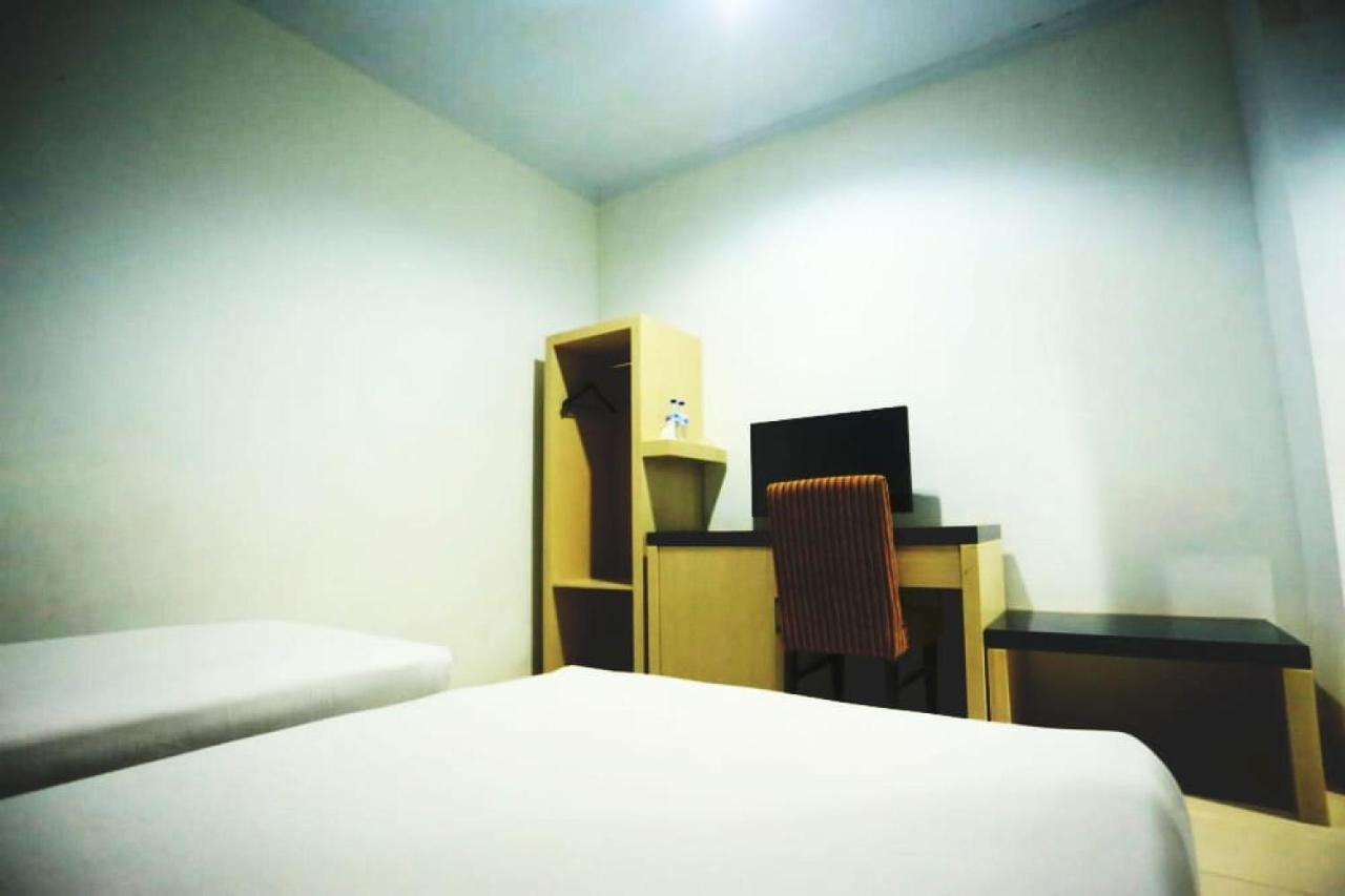 Urbanview Hotel Mulia Indah Palopo מראה חיצוני תמונה