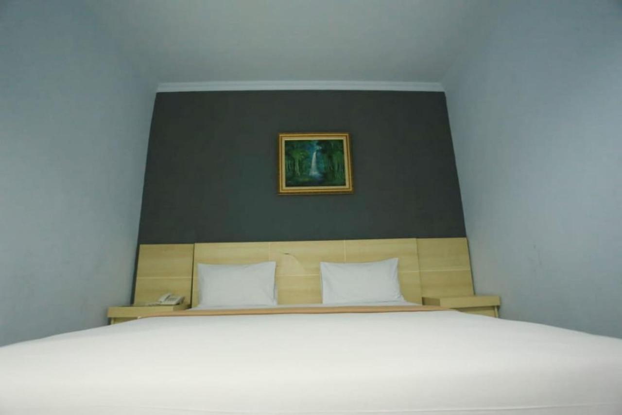 Urbanview Hotel Mulia Indah Palopo מראה חיצוני תמונה