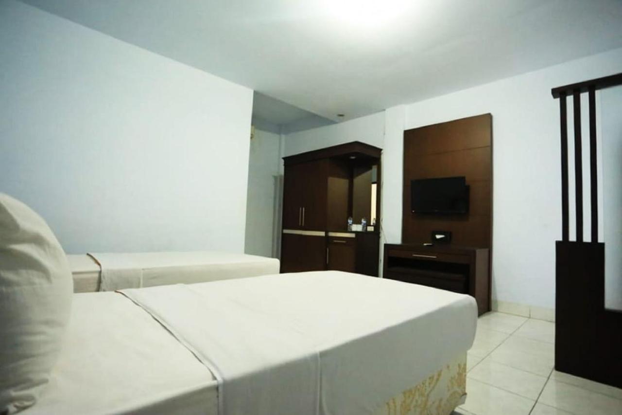 Urbanview Hotel Mulia Indah Palopo מראה חיצוני תמונה