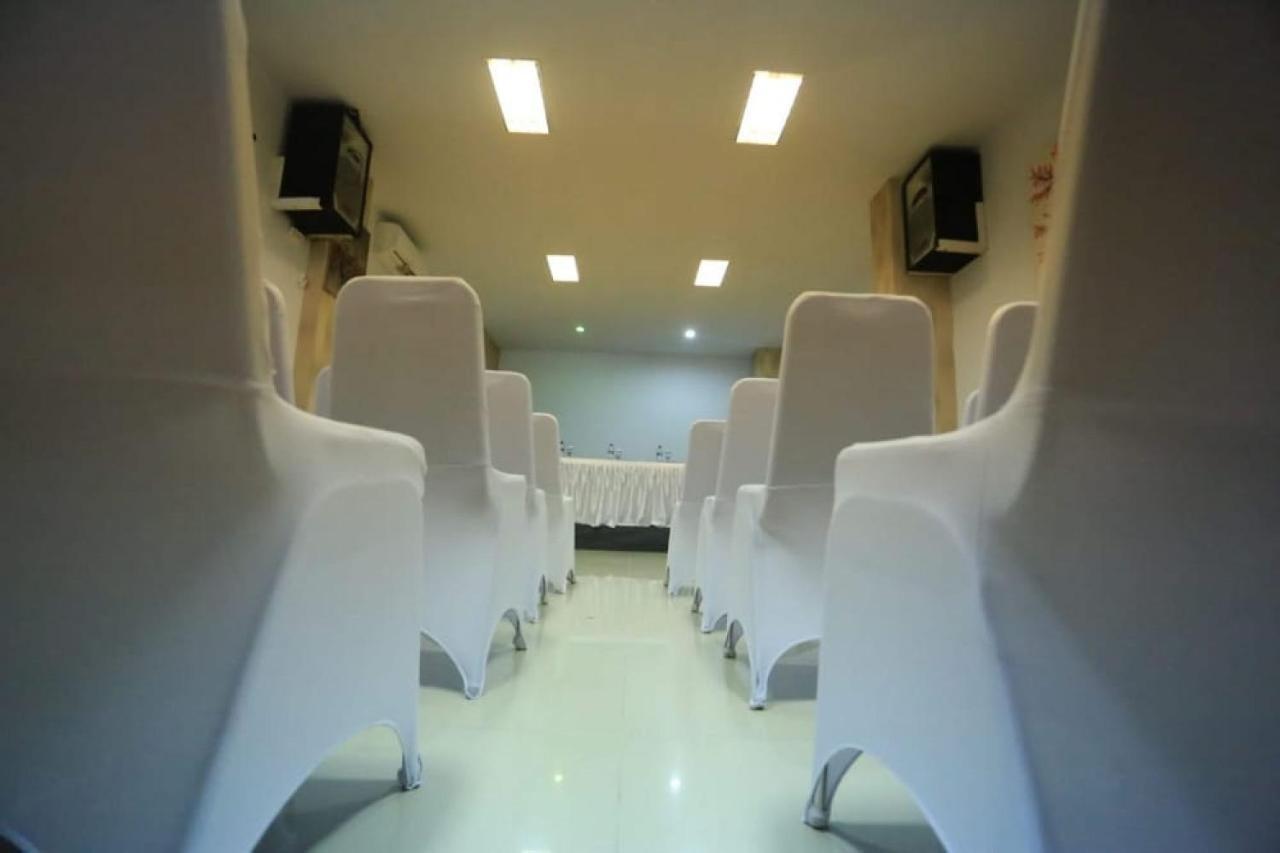 Urbanview Hotel Mulia Indah Palopo מראה חיצוני תמונה