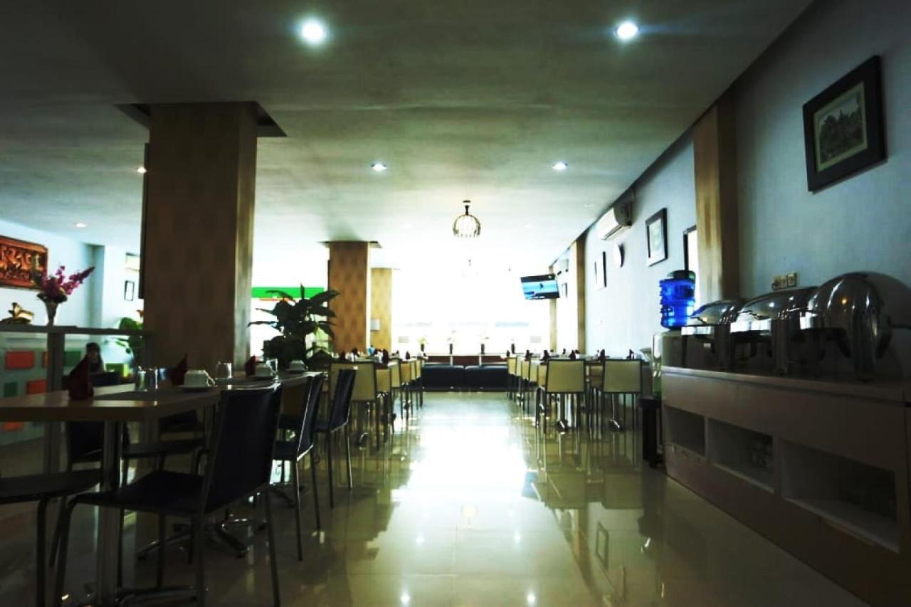Urbanview Hotel Mulia Indah Palopo מראה חיצוני תמונה