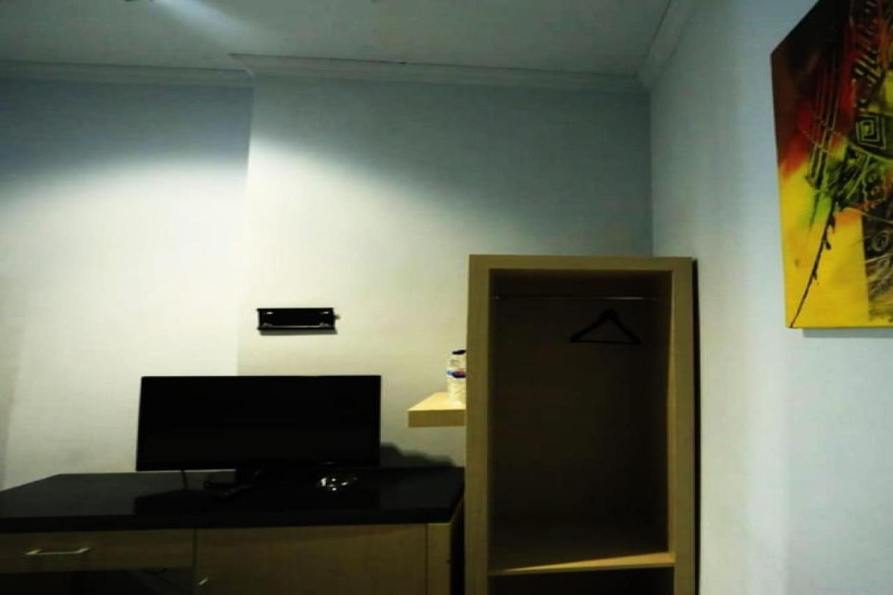 Urbanview Hotel Mulia Indah Palopo מראה חיצוני תמונה
