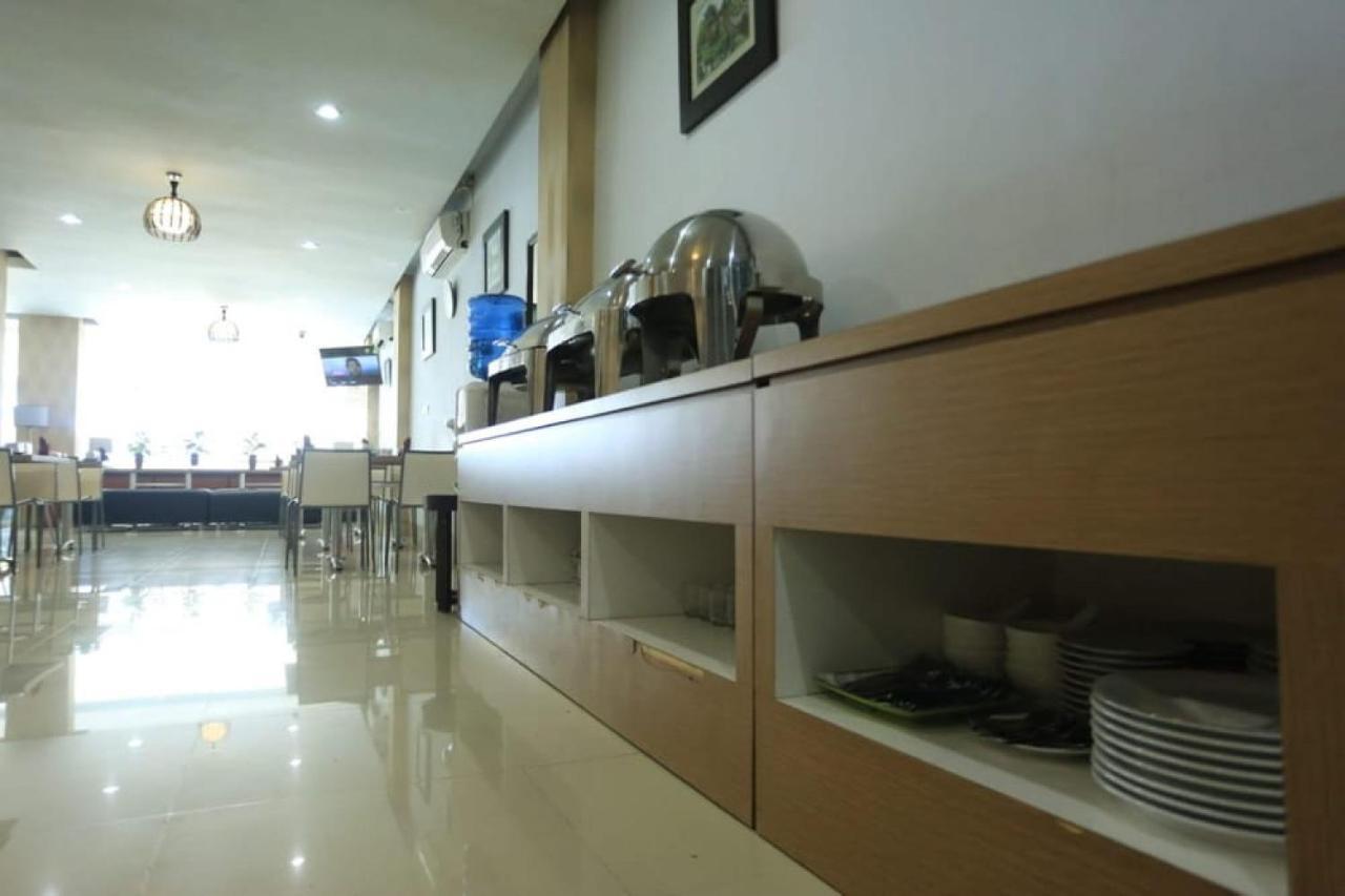 Urbanview Hotel Mulia Indah Palopo מראה חיצוני תמונה