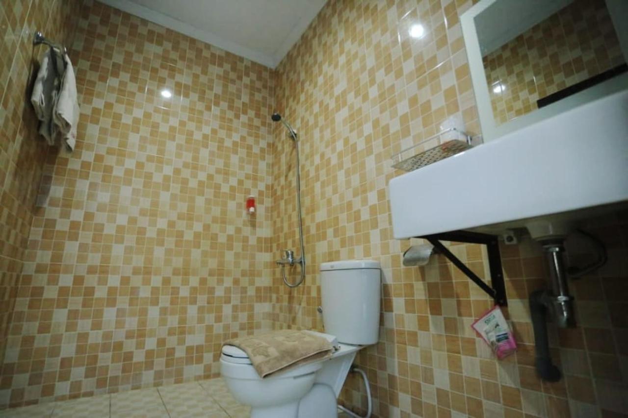 Urbanview Hotel Mulia Indah Palopo מראה חיצוני תמונה