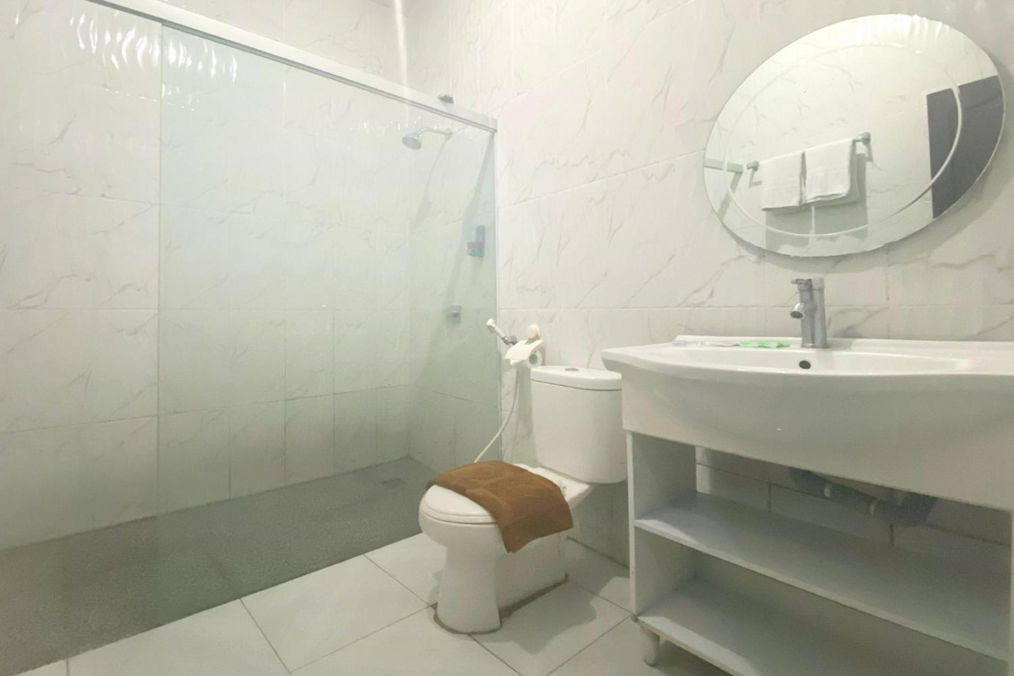 Urbanview Hotel Mulia Indah Palopo מראה חיצוני תמונה